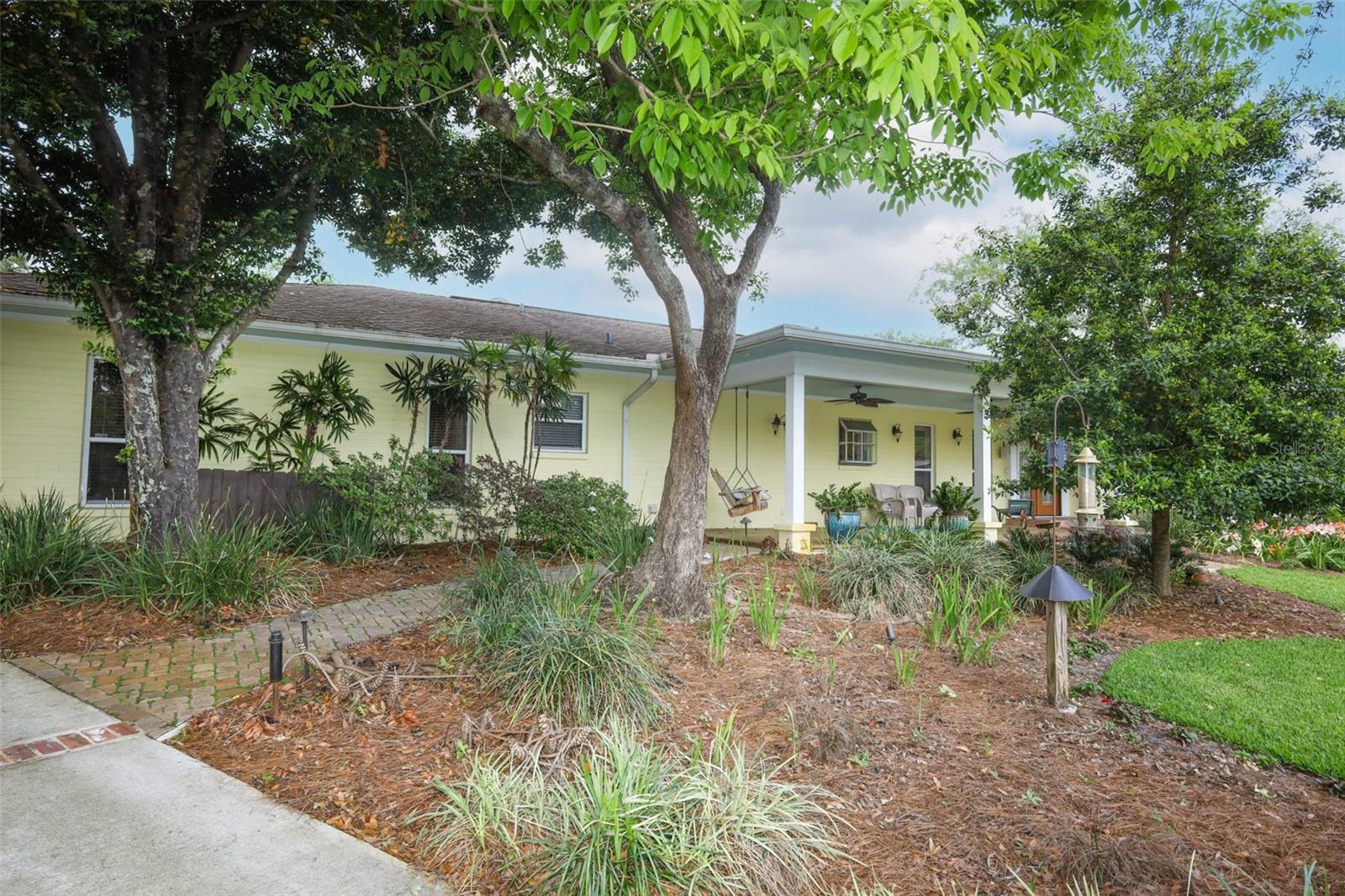 Listing photo id 0 for 102 Pineview Circle