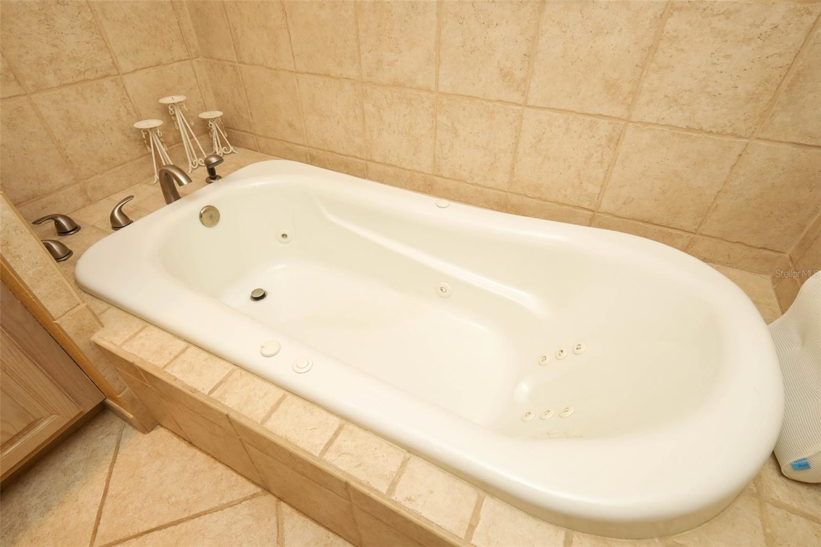 Listing photo id 22 for 102 Pineview Circle