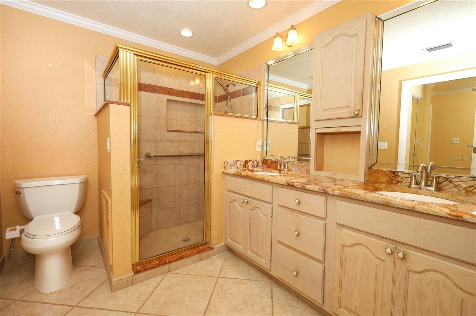 Listing photo id 23 for 102 Pineview Circle