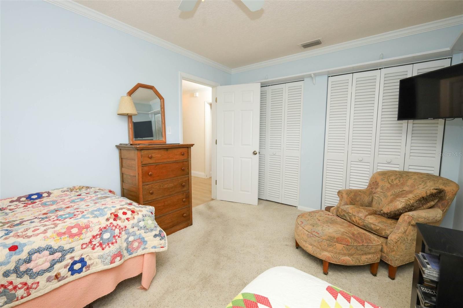 Listing photo id 27 for 102 Pineview Circle