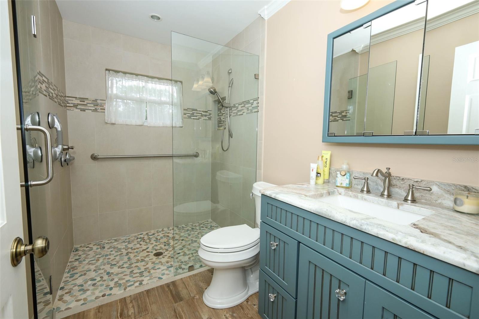 Listing photo id 29 for 102 Pineview Circle