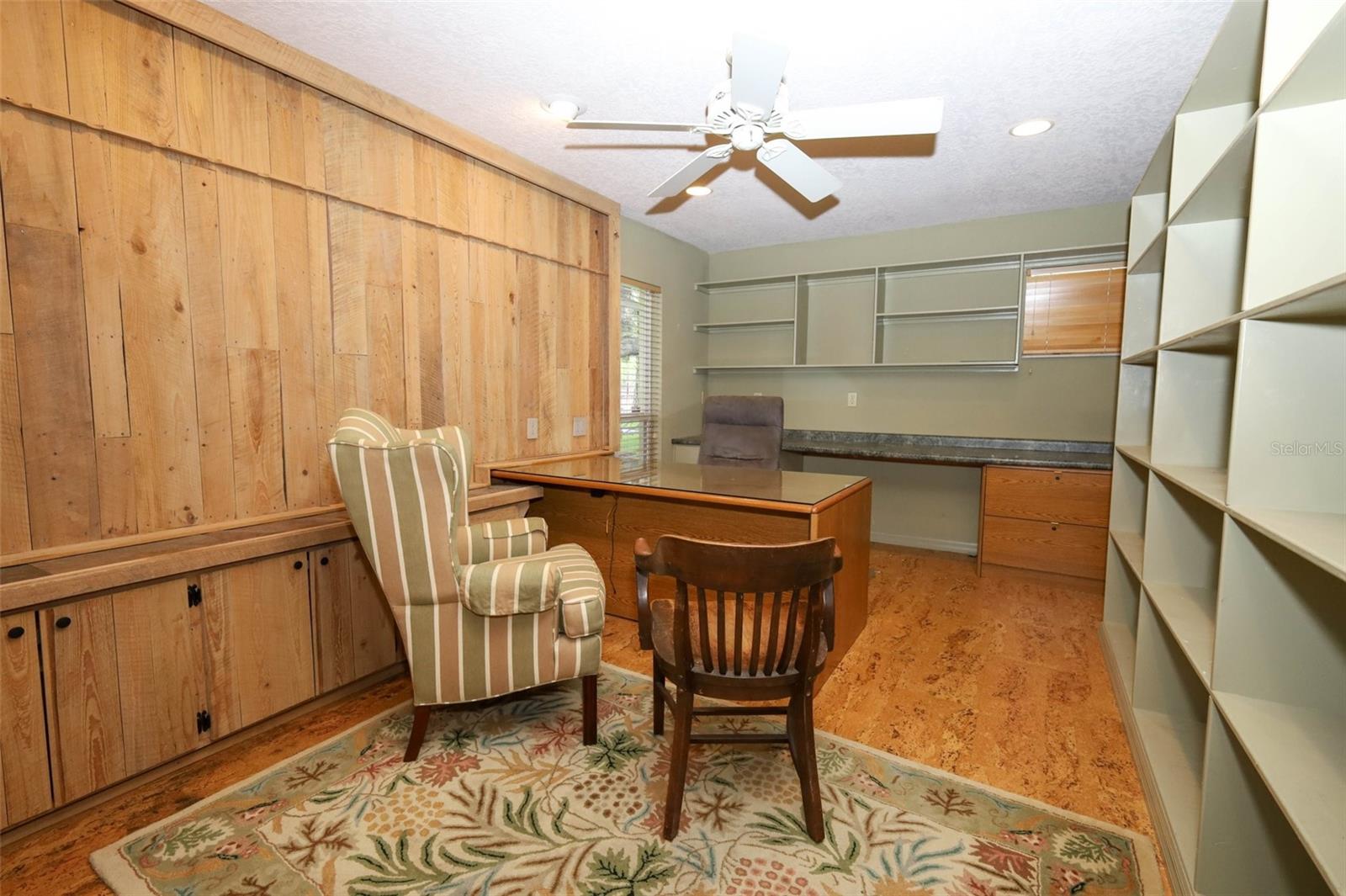 Listing photo id 30 for 102 Pineview Circle