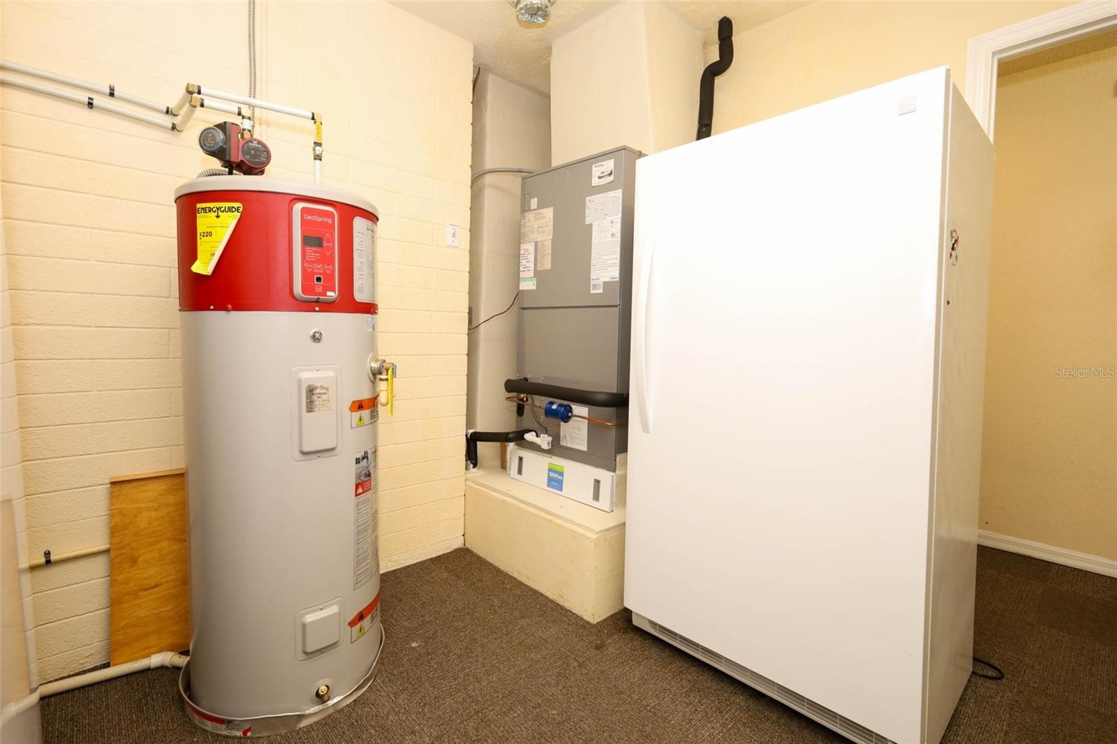 Listing photo id 31 for 102 Pineview Circle