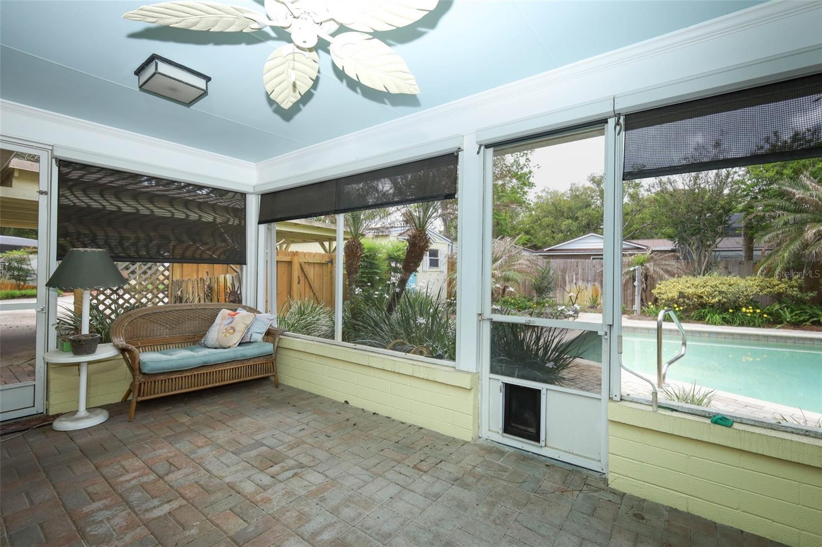 Listing photo id 34 for 102 Pineview Circle