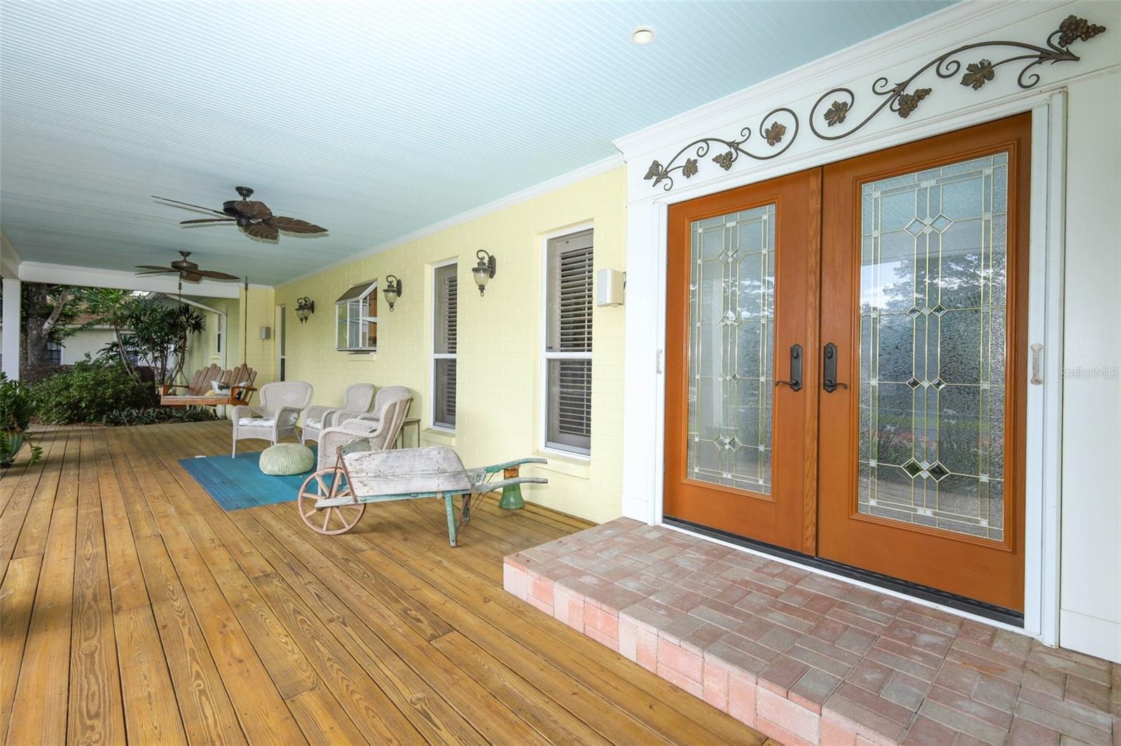 Listing photo id 2 for 102 Pineview Circle