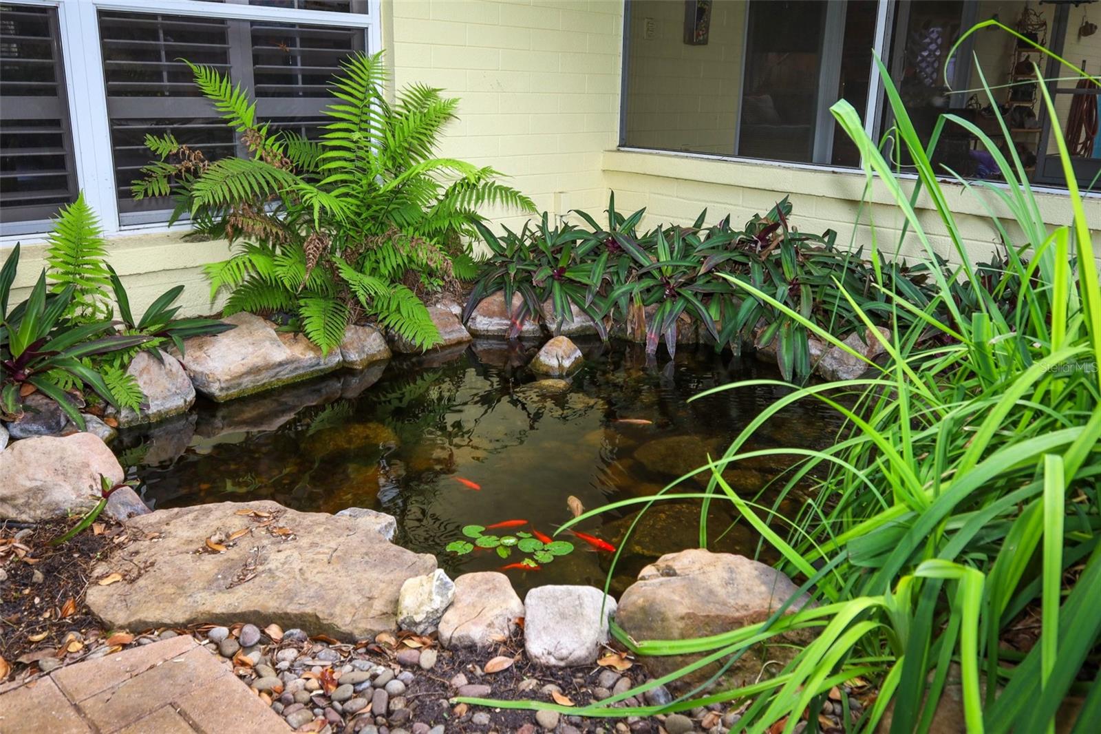 Listing photo id 40 for 102 Pineview Circle