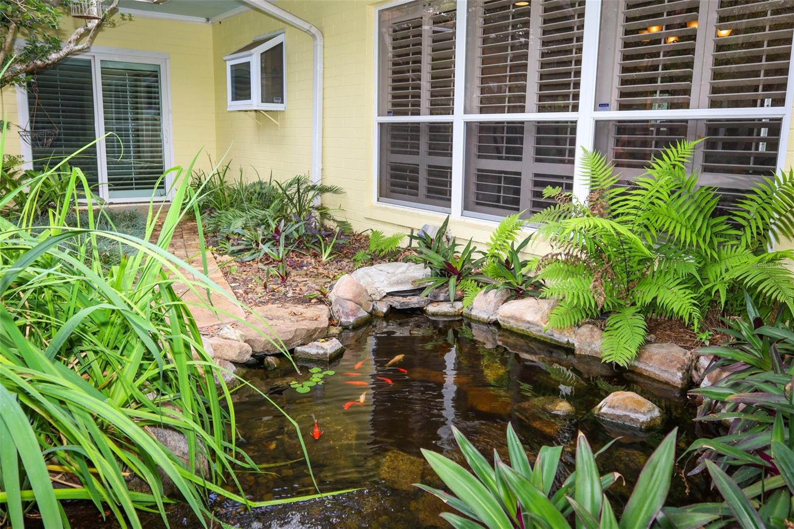 Listing photo id 41 for 102 Pineview Circle