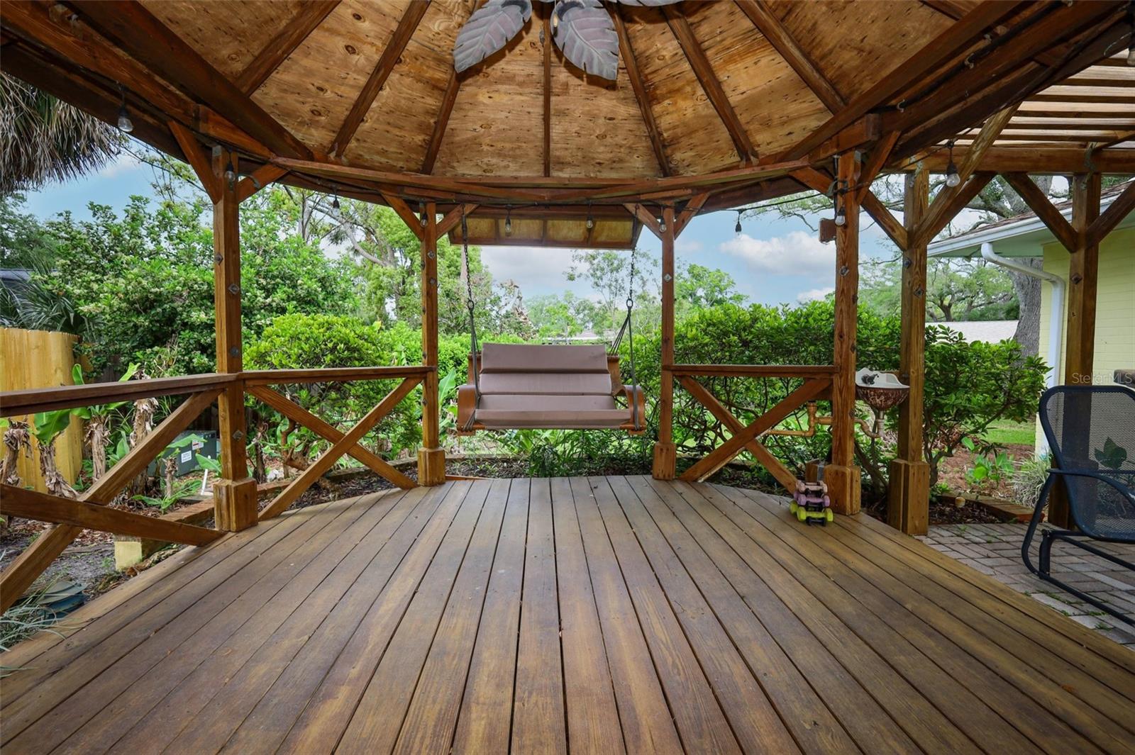 Listing photo id 42 for 102 Pineview Circle