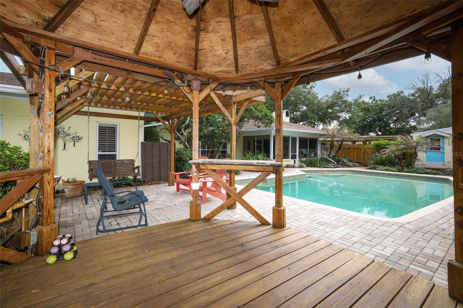 Listing photo id 44 for 102 Pineview Circle