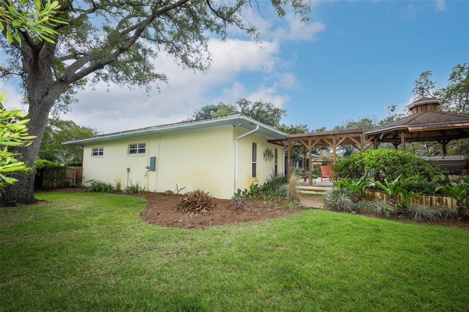 Listing photo id 46 for 102 Pineview Circle