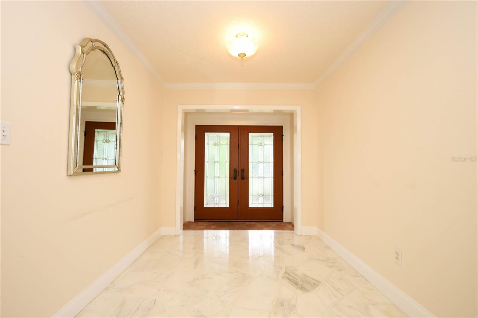 Listing photo id 3 for 102 Pineview Circle