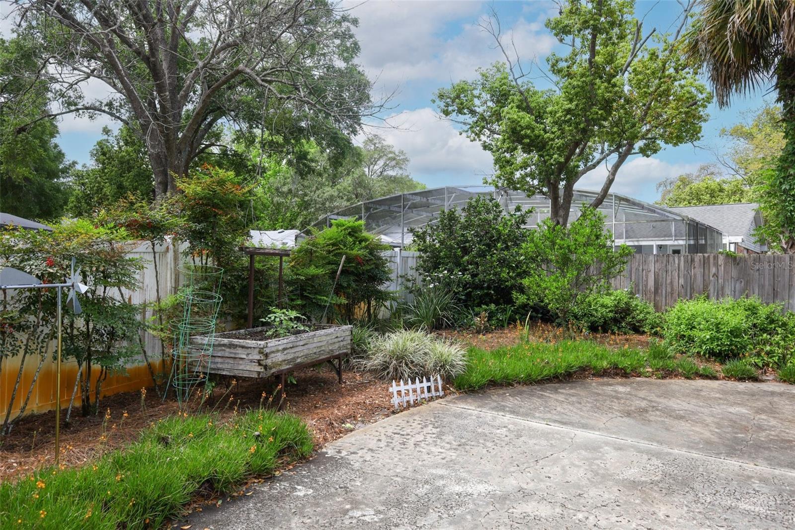 Listing photo id 49 for 102 Pineview Circle