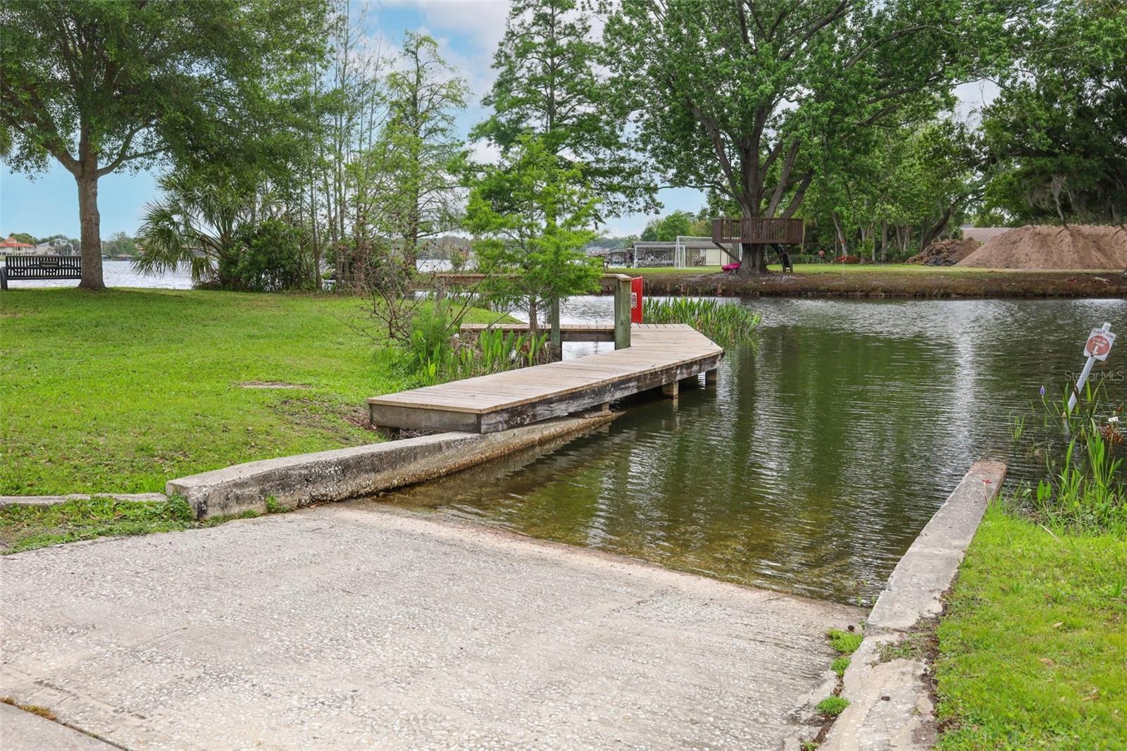 Listing photo id 54 for 102 Pineview Circle