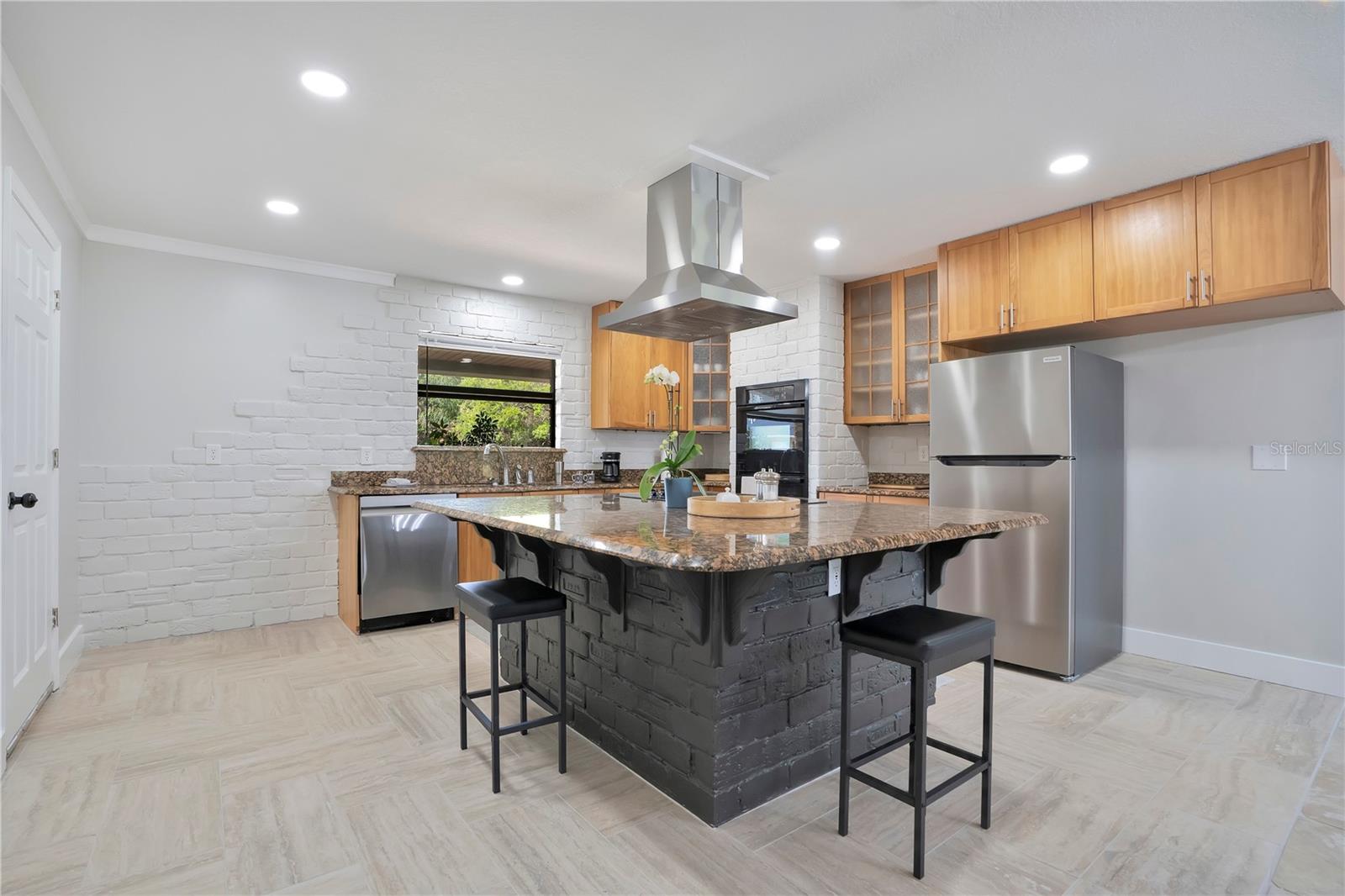 Image 11 of 52 For 2724 Ardon Avenue