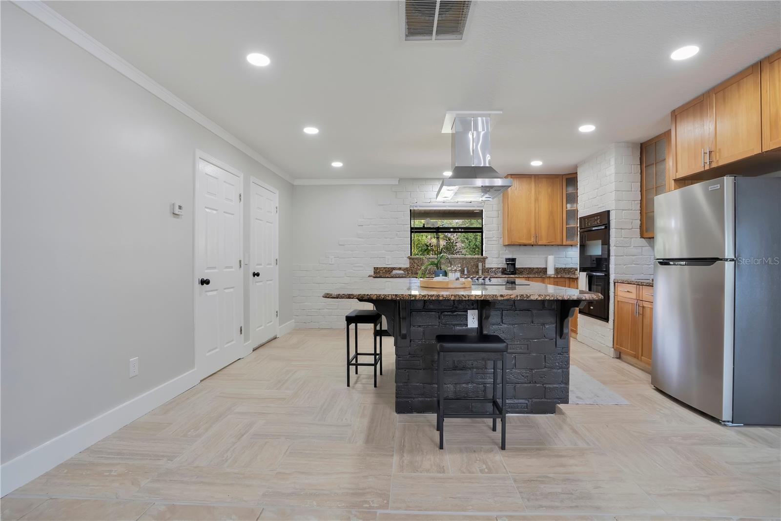 Image 12 of 52 For 2724 Ardon Avenue