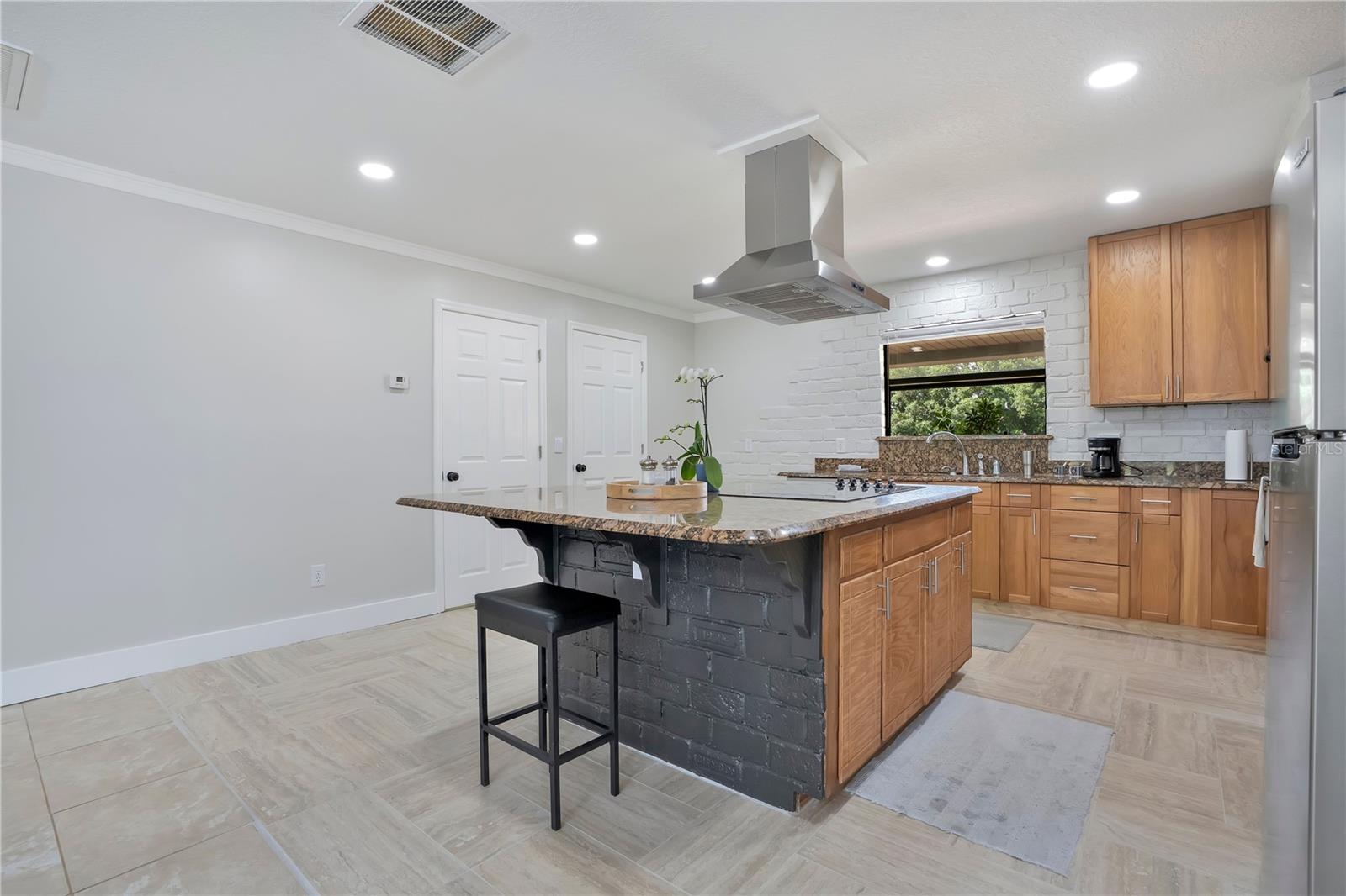 Image 13 of 52 For 2724 Ardon Avenue