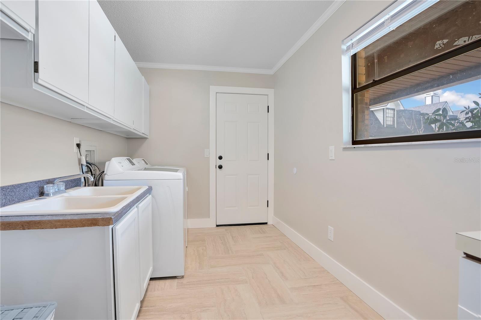 Image 29 of 52 For 2724 Ardon Avenue