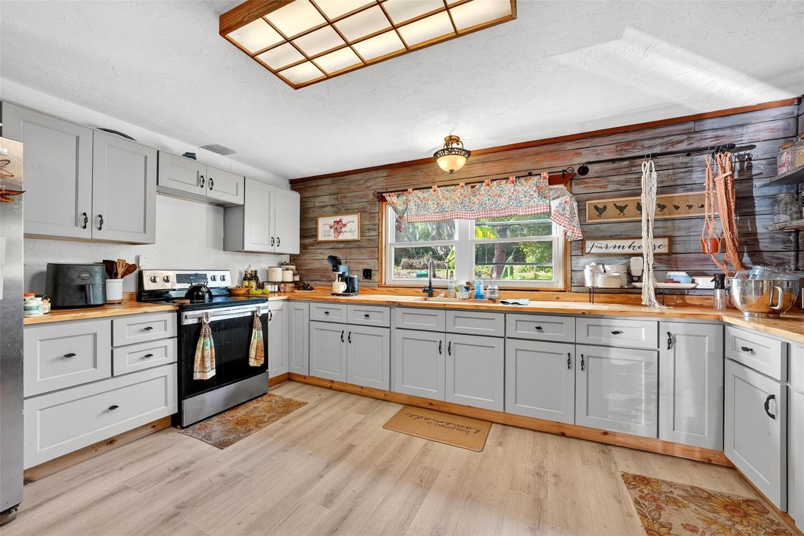 Image 4 of 30 For 150 Catalina Drive