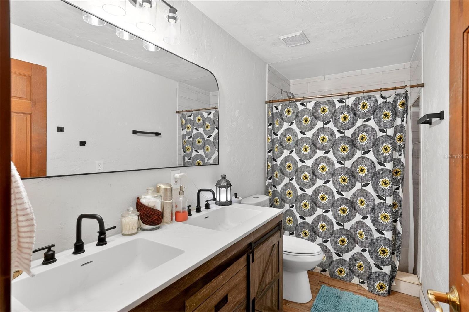 Image 7 of 30 For 150 Catalina Drive