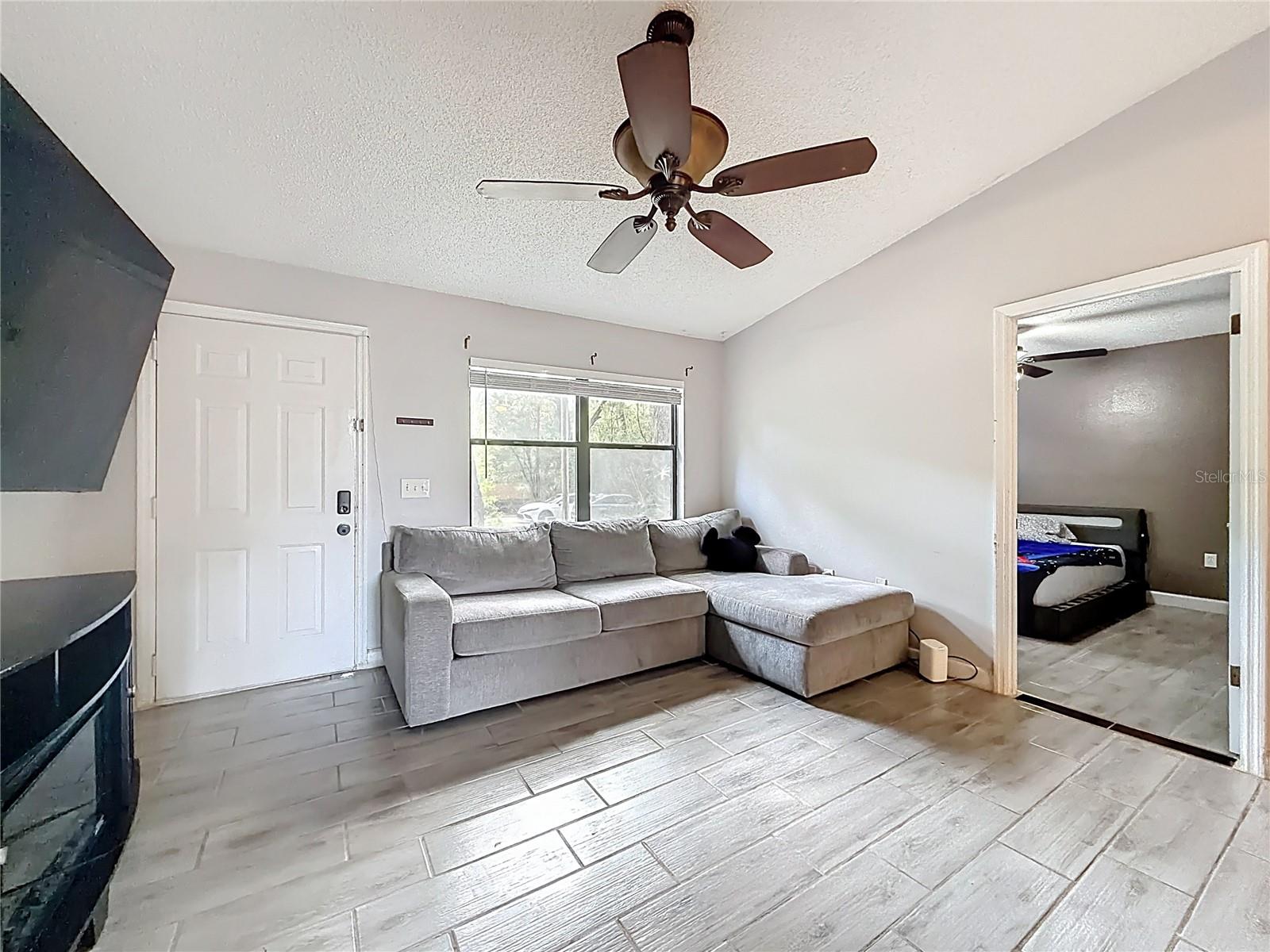 Image 10 of 39 For 31427 Ghent Avenue