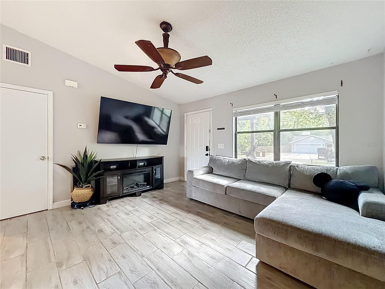 Image 11 of 39 For 31427 Ghent Avenue