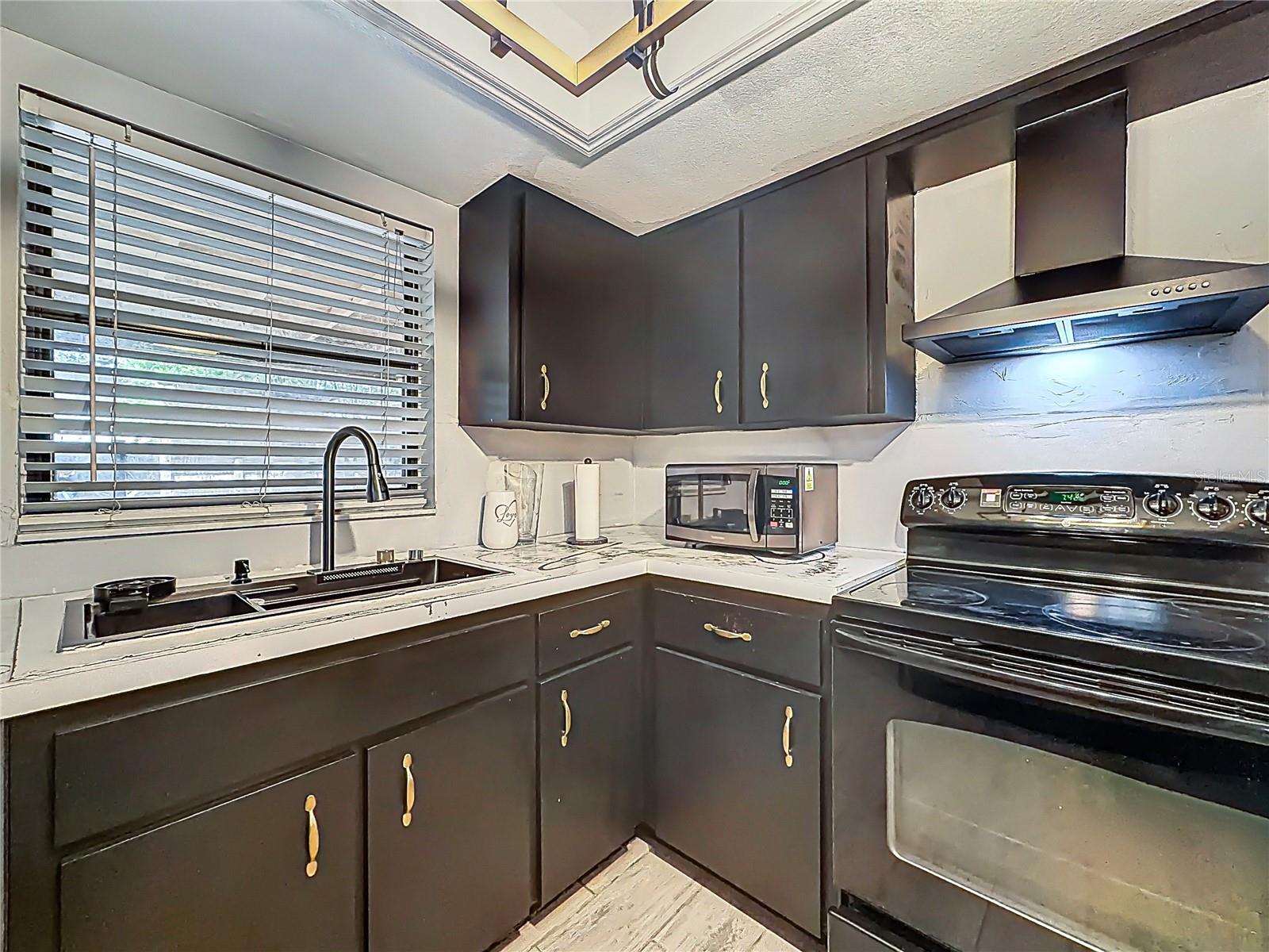 Image 18 of 39 For 31427 Ghent Avenue