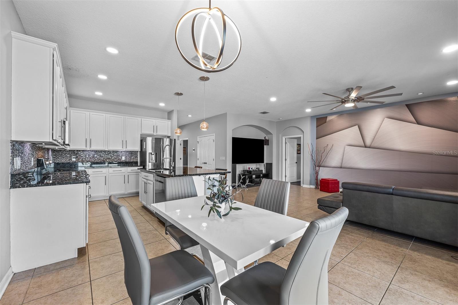 Image 18 of 53 For 613 Cortona Dr.