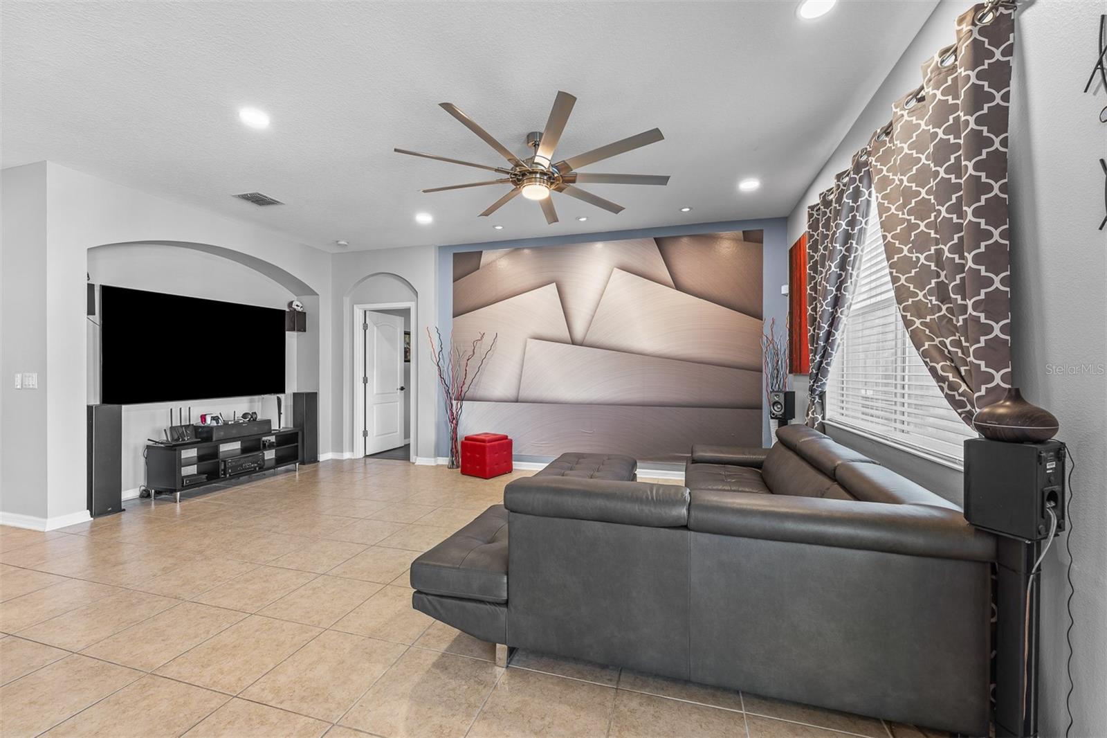 Image 24 of 53 For 613 Cortona Dr.