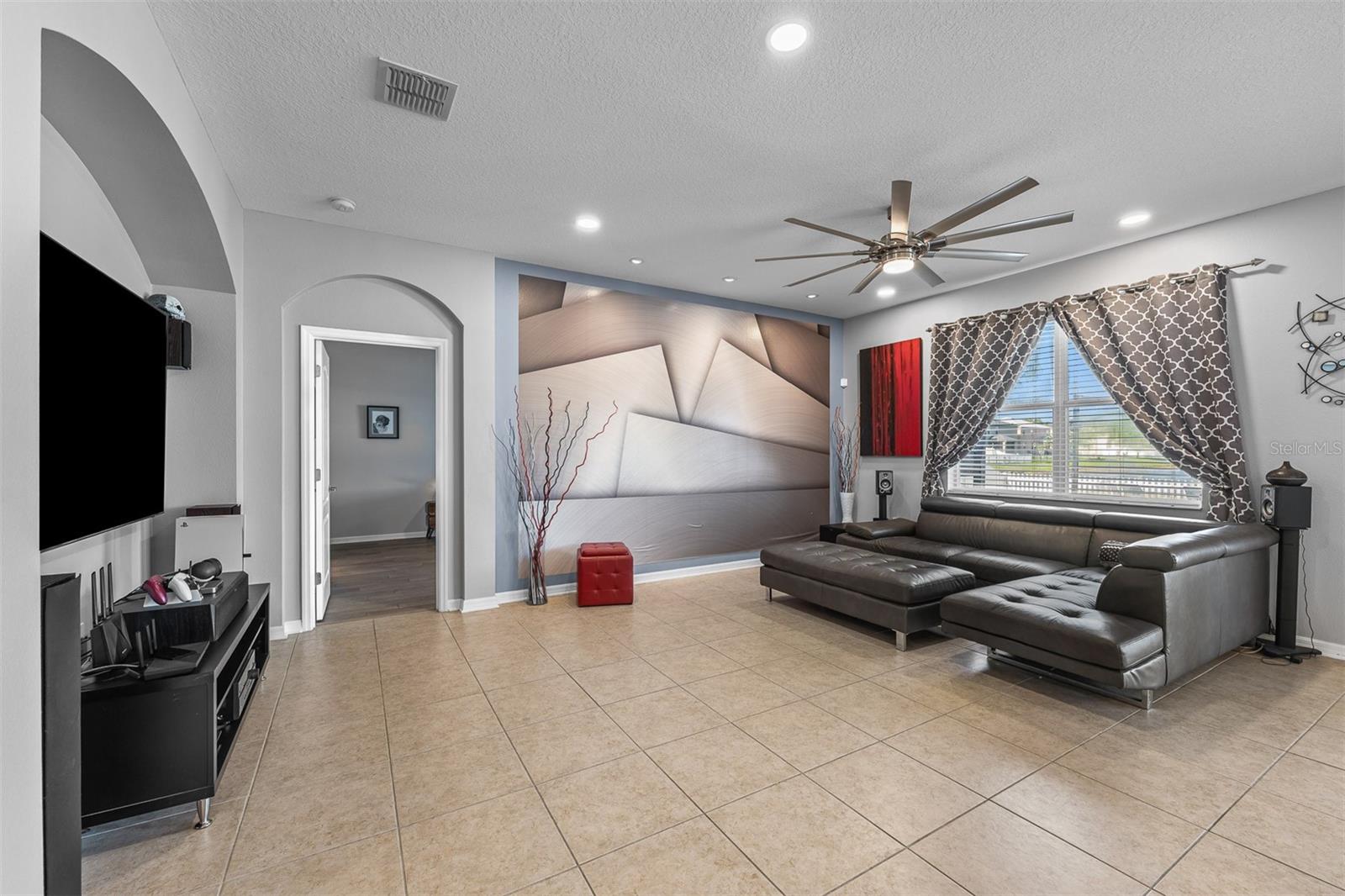 Image 25 of 53 For 613 Cortona Dr.