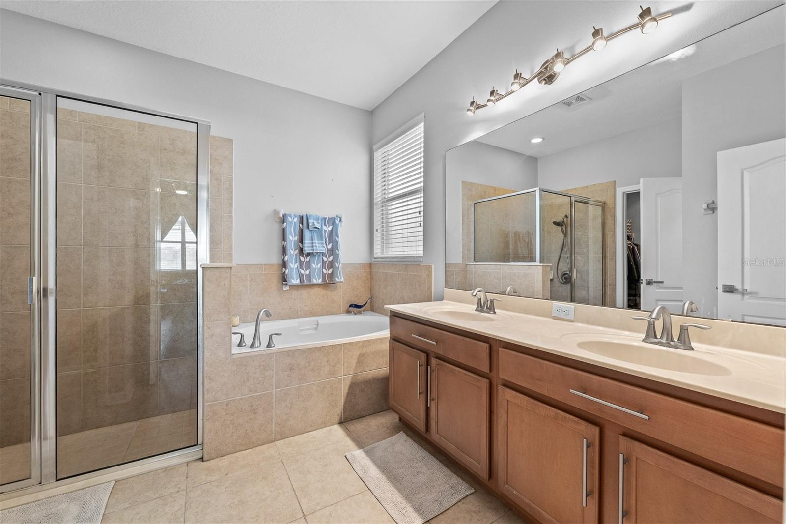 Image 29 of 53 For 613 Cortona Dr.