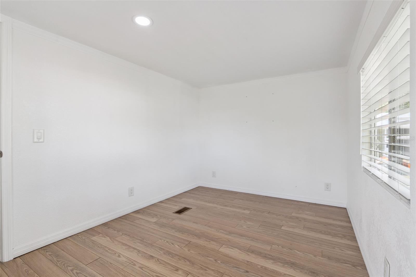 Image 12 of 25 For 511 Flamingo Lane