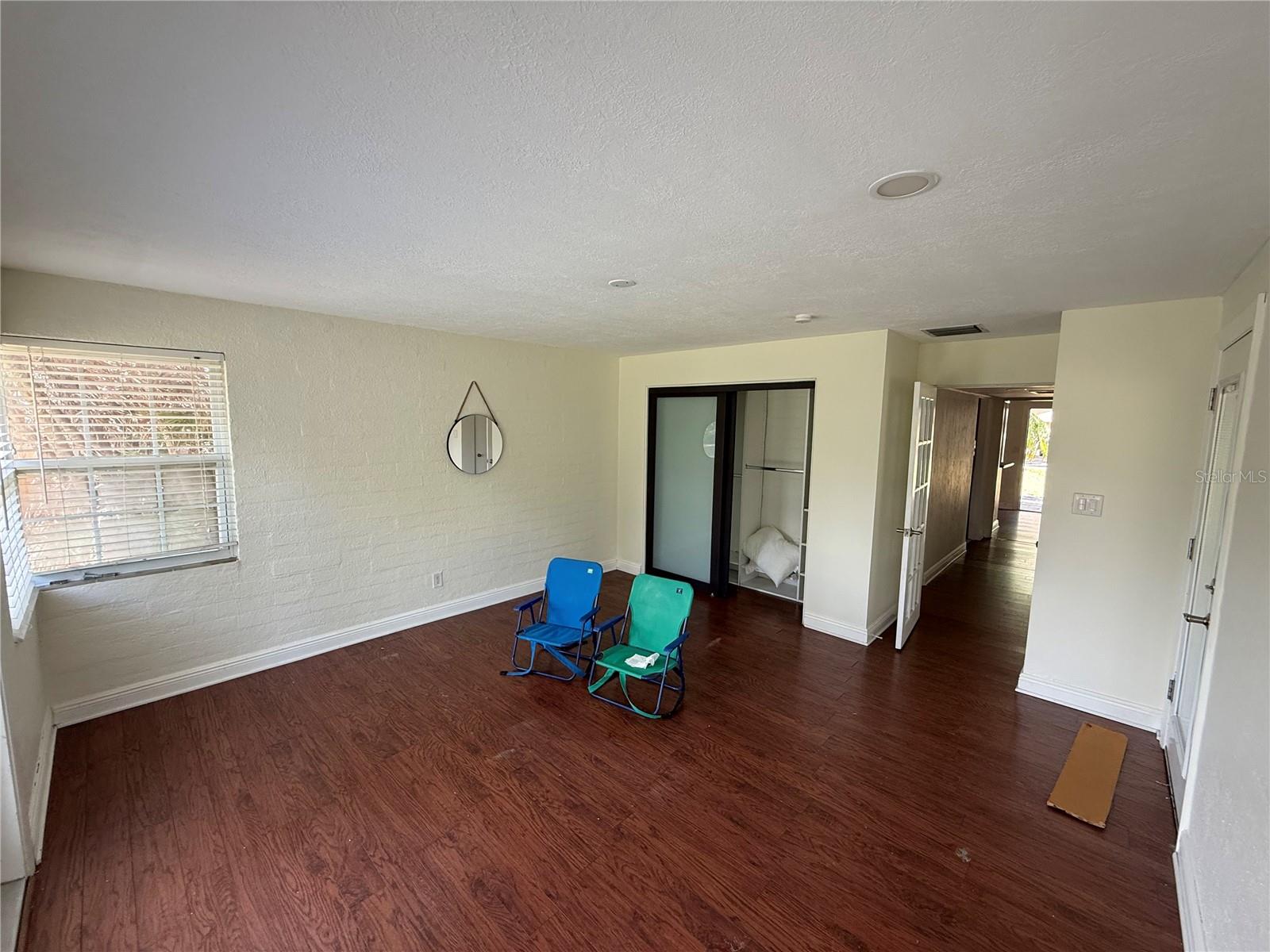 Image 10 of 11 For 2420 Euston Road