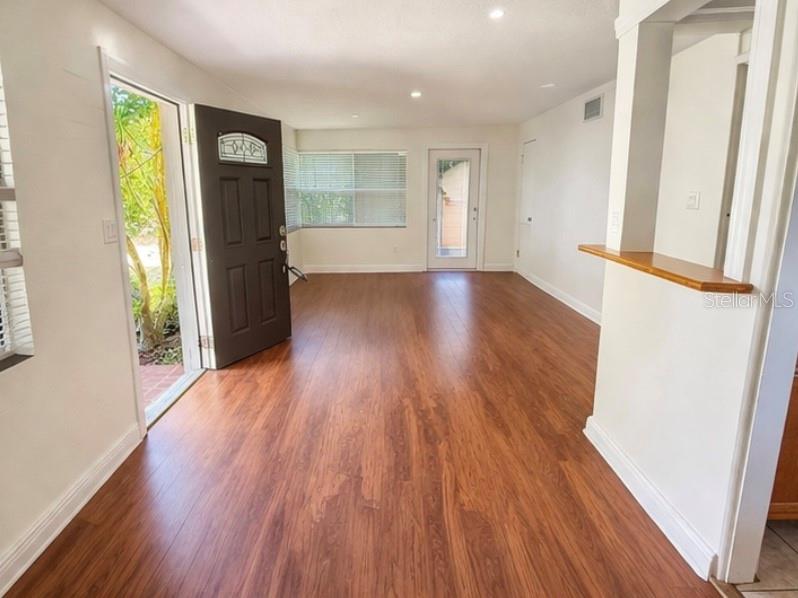 Image 3 of 11 For 2420 Euston Road