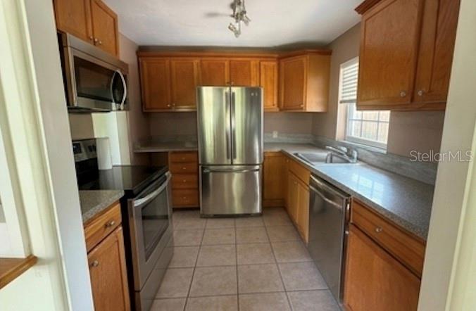 Image 5 of 11 For 2420 Euston Road