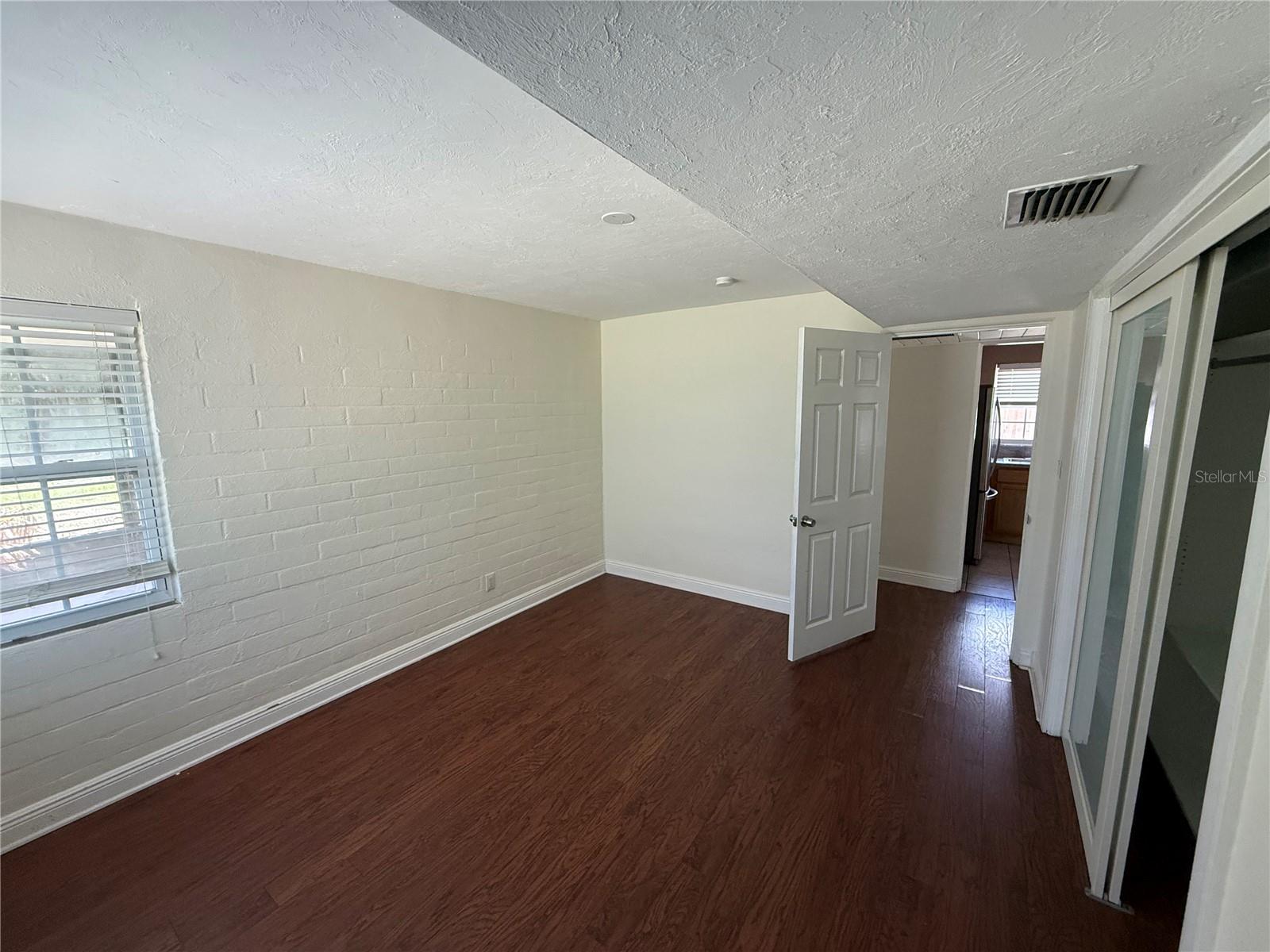 Image 9 of 11 For 2420 Euston Road