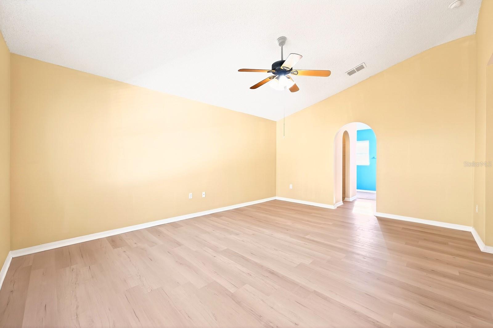 Image 11 of 32 For 274 Curtis Avenue