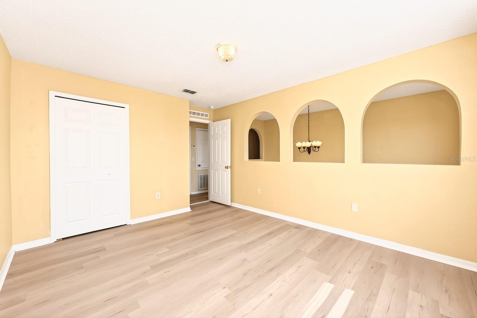 Image 16 of 32 For 274 Curtis Avenue