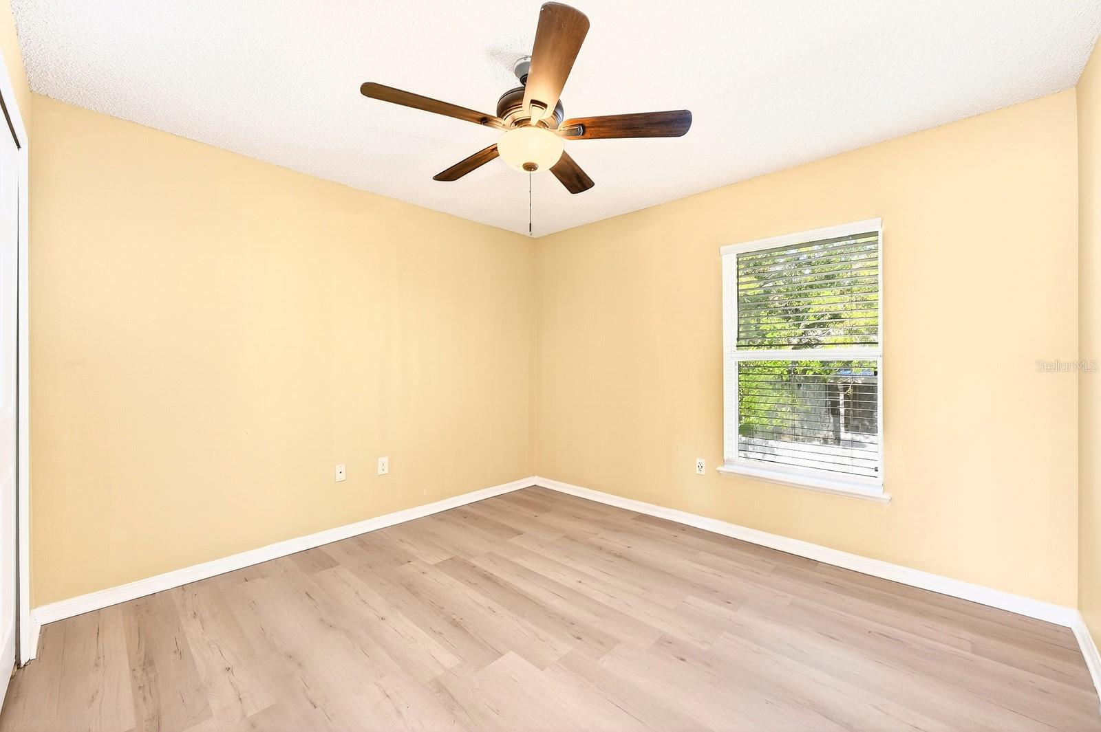 Image 18 of 32 For 274 Curtis Avenue