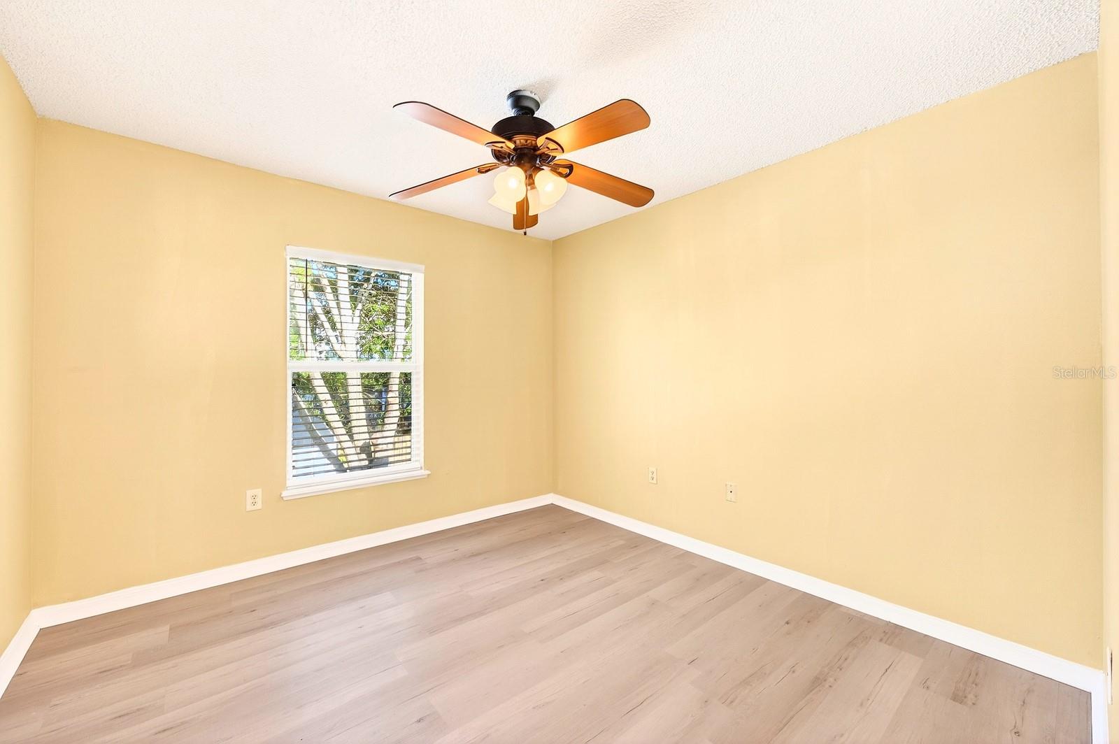 Image 19 of 32 For 274 Curtis Avenue