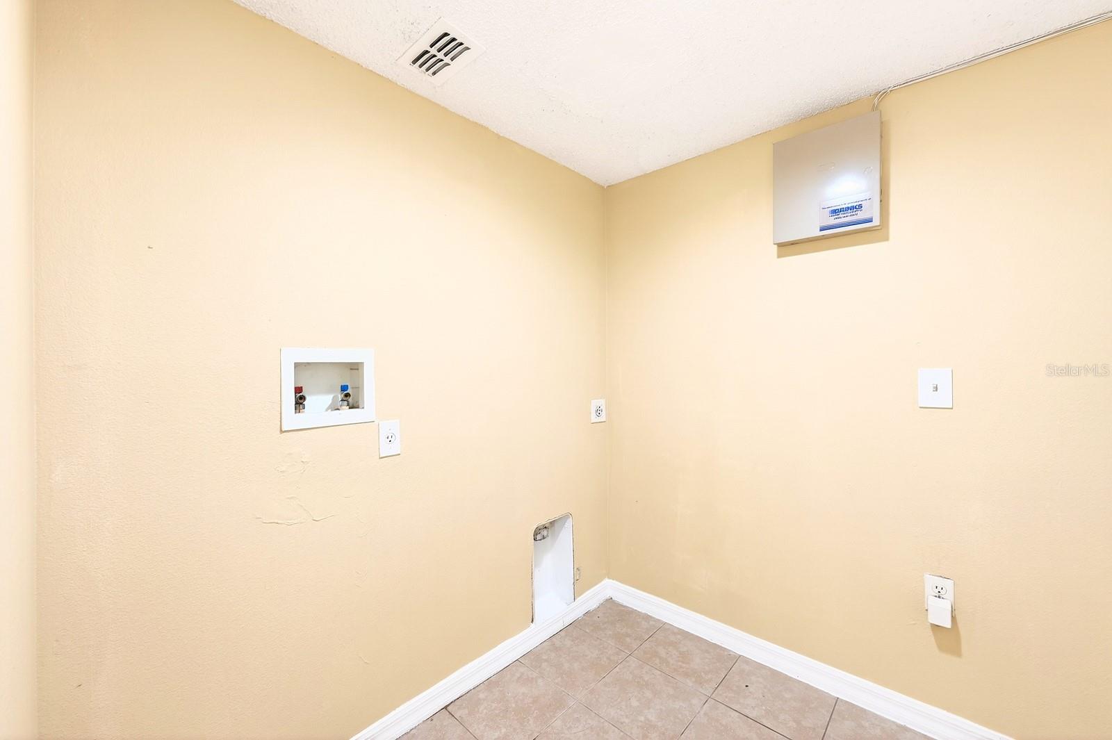 Image 20 of 32 For 274 Curtis Avenue