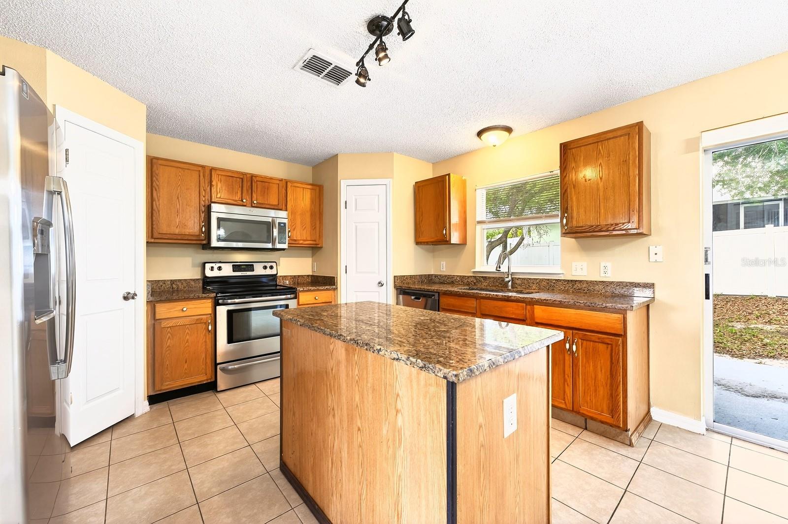 Image 4 of 32 For 274 Curtis Avenue