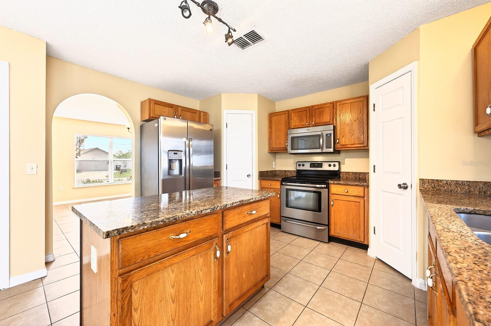 Image 5 of 32 For 274 Curtis Avenue