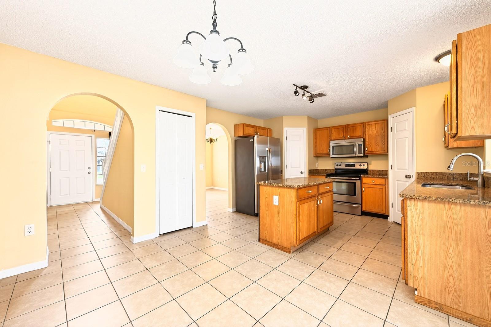 Image 6 of 32 For 274 Curtis Avenue