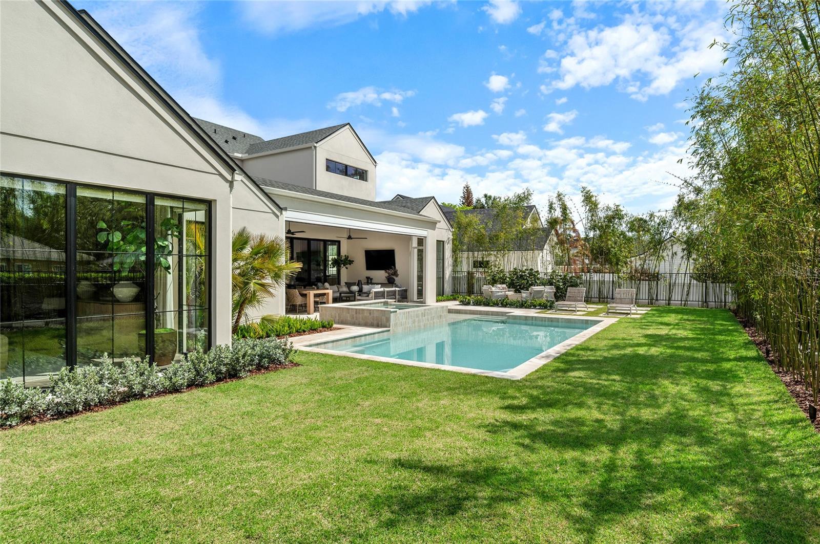 Image 32 of 75 For 1208 Nottingham Street