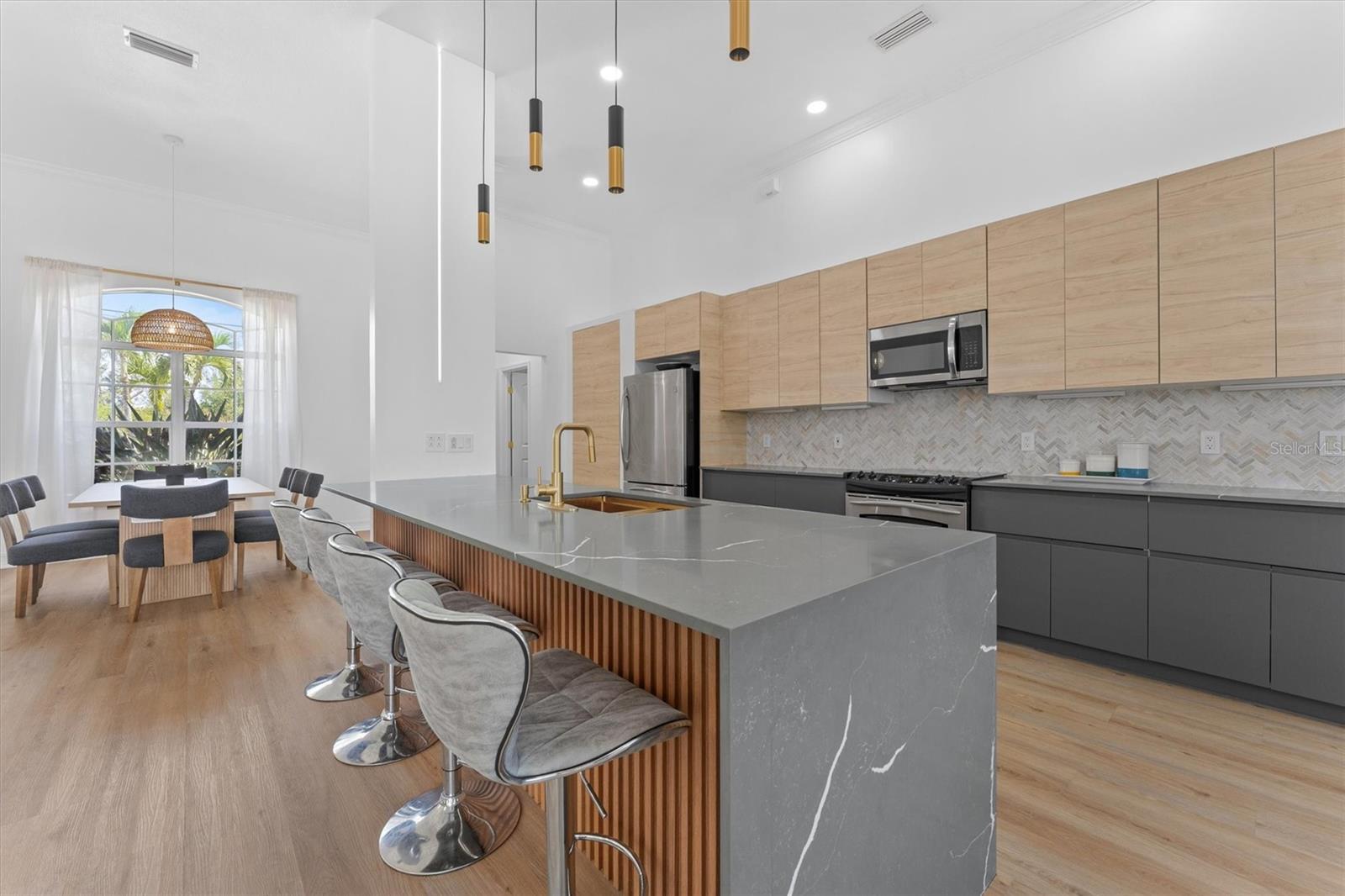 Image 10 of 59 For 8090 Arlewood Circle