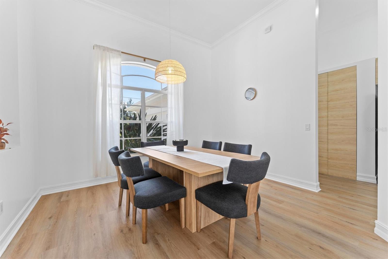 Image 16 of 59 For 8090 Arlewood Circle