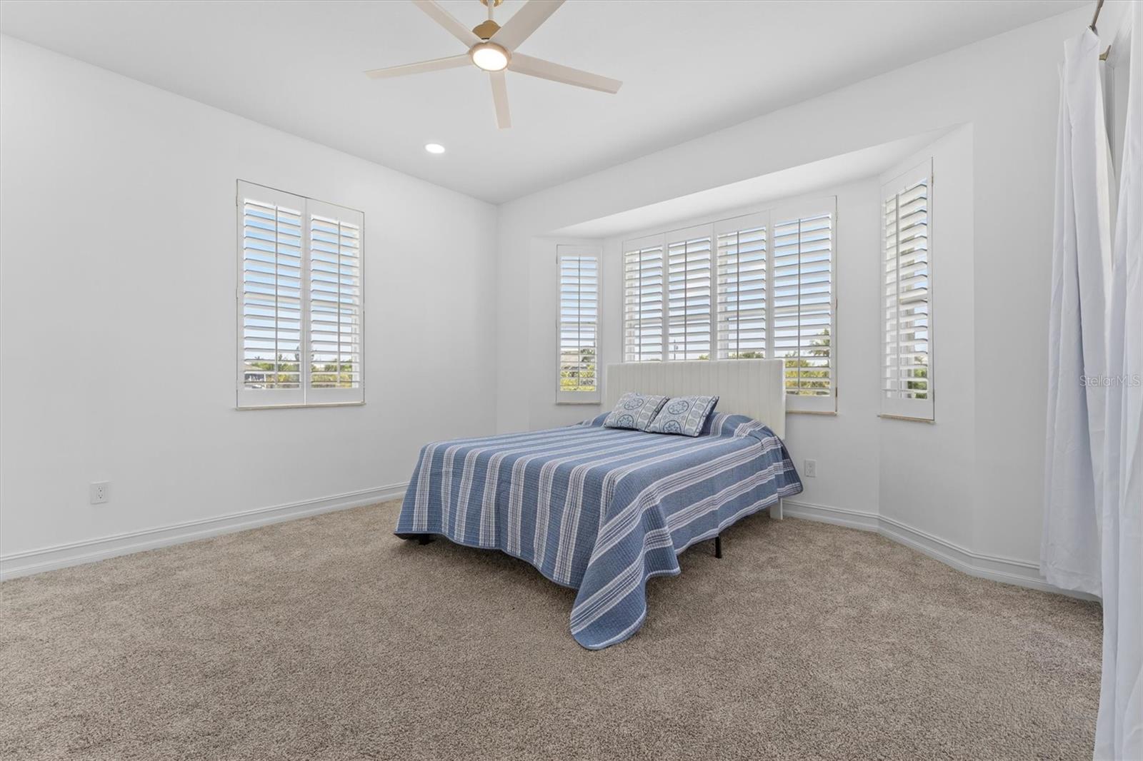 Image 20 of 59 For 8090 Arlewood Circle