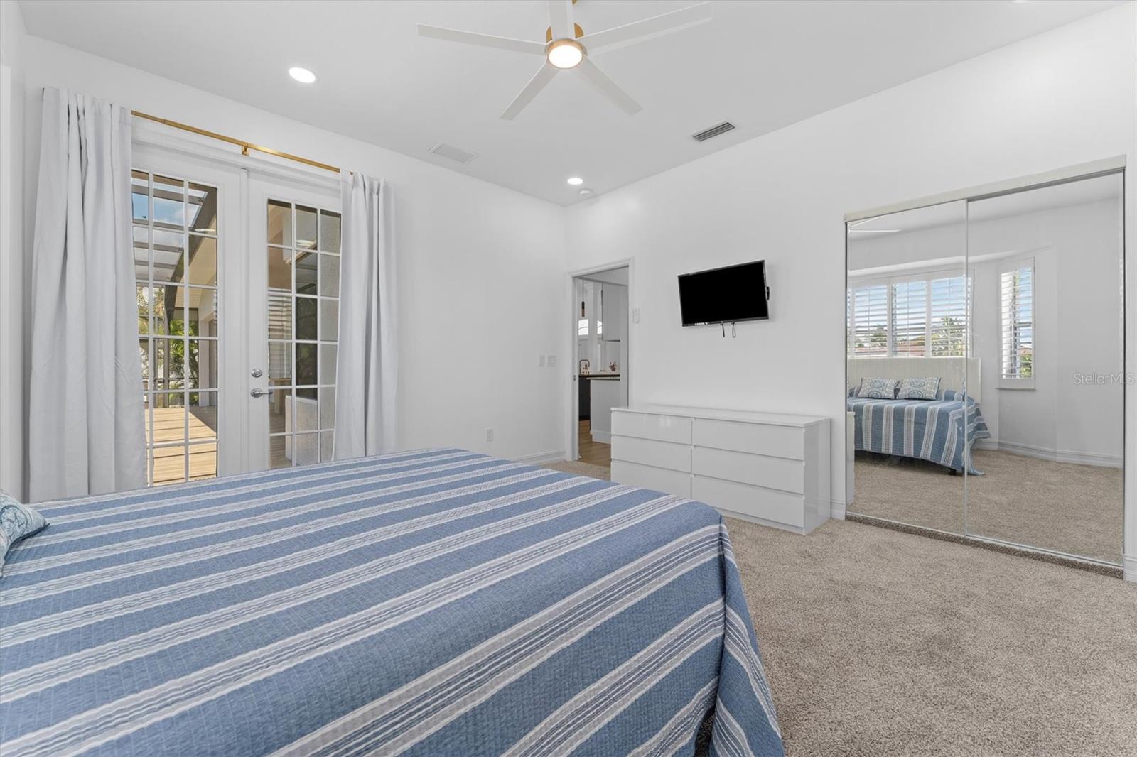 Image 21 of 59 For 8090 Arlewood Circle