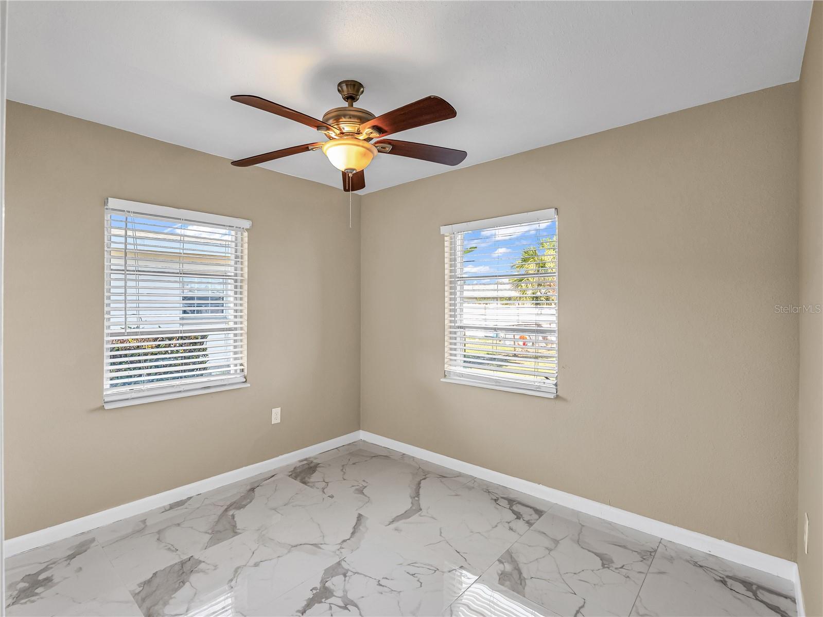 Image 20 of 32 For 640 Dalton Boulevard