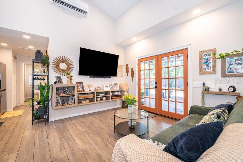 Image 30 of 38 For 3325 Indiana Avenue